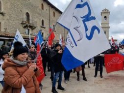 DES SIT IN pianello
