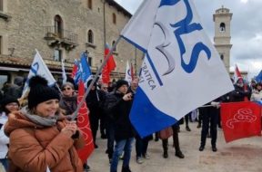 DES SIT IN pianello