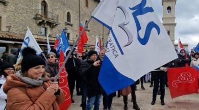 DES SIT IN pianello