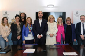 Foto-di-gruppo-firma-Piano-nazionale-eliminazione-violenza-donne-marzo-2024-scaled-595×340