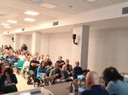 Delegati e tavolo