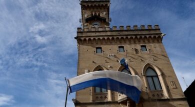 palazzo con bandiera rsm
