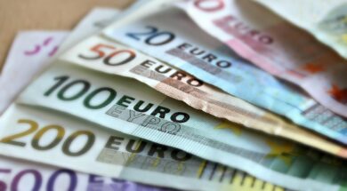 banknotes-209104_1280