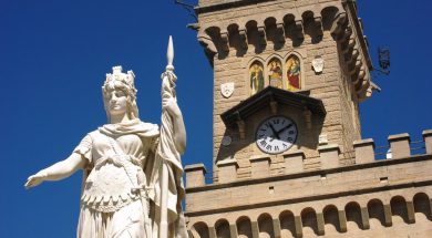 statua più palazzo pubblico